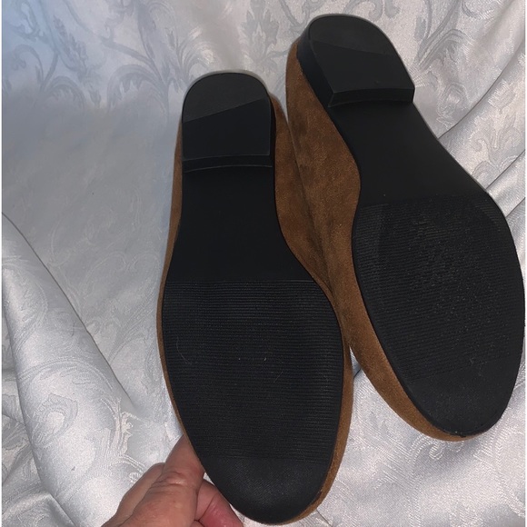 The Tog Shop Cat Loafers in Tan and Silver, size 7 M - Picture 2 of 12